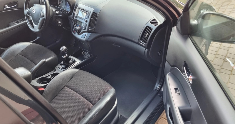 Hyundai I30 cena 22900 przebieg: 125000, rok produkcji 2011 z Tłuszcz małe 497